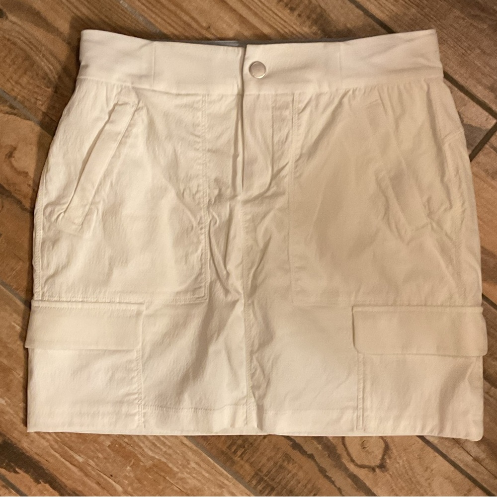 Preowned Athleta brand cargo style tennis skirt / skort size 2